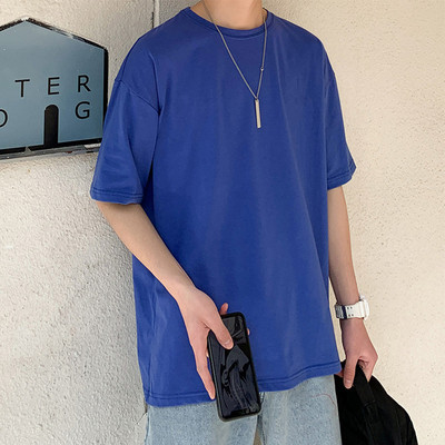 Suvine tavaline ovaalse kaelusega T-särgi mudel