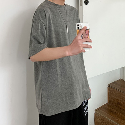 Suvine tavaline ovaalse kaelusega T-särgi mudel