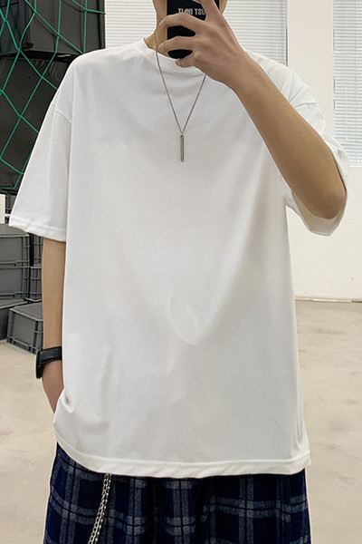 Suvine tavaline ovaalse kaelusega T-särgi mudel