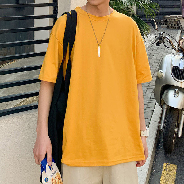 Suvine tavaline ovaalse kaelusega T-särgi mudel