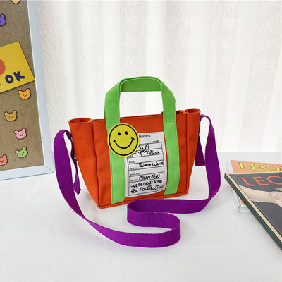 Kaasaegne lastekott lühikese ja pika sangaga ja kirjaga