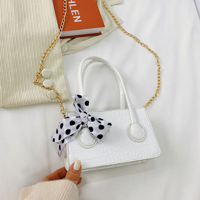 Κομψή παιδική μίνι τσάντα σε τετράγωνο σχήμα με κοντή και μακριά λαβή