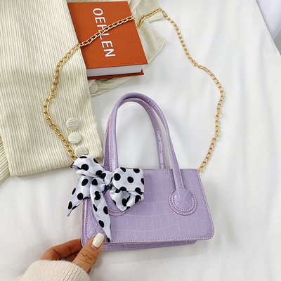 Κομψή παιδική μίνι τσάντα σε τετράγωνο σχήμα με κοντή και μακριά λαβή