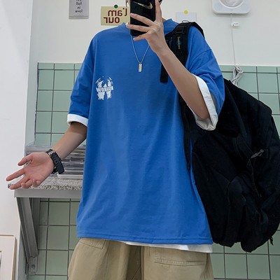 Uut mudelit suvine lai triiksärk, mille seljaosad on trükiga