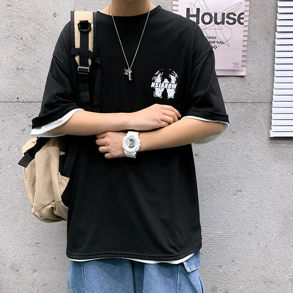 Uut mudelit suvine lai triiksärk, mille seljaosad on trükiga