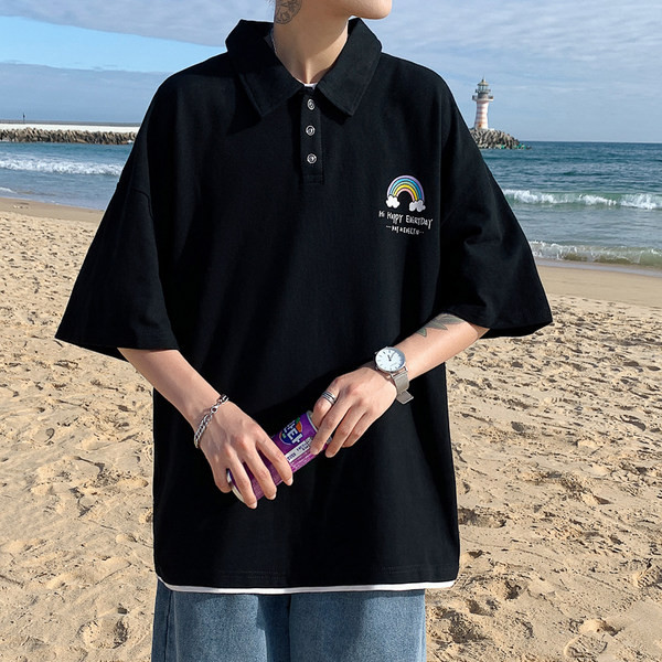 Klassikalise krae ja nööpidega vabaaja meeste T-särk