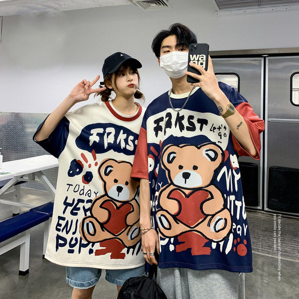 Värviline vabaaja t-särk ovaalse kaelusega