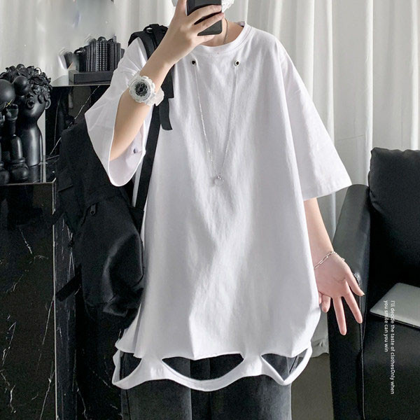 Meeste lai T-särk väljalõigatud osadega