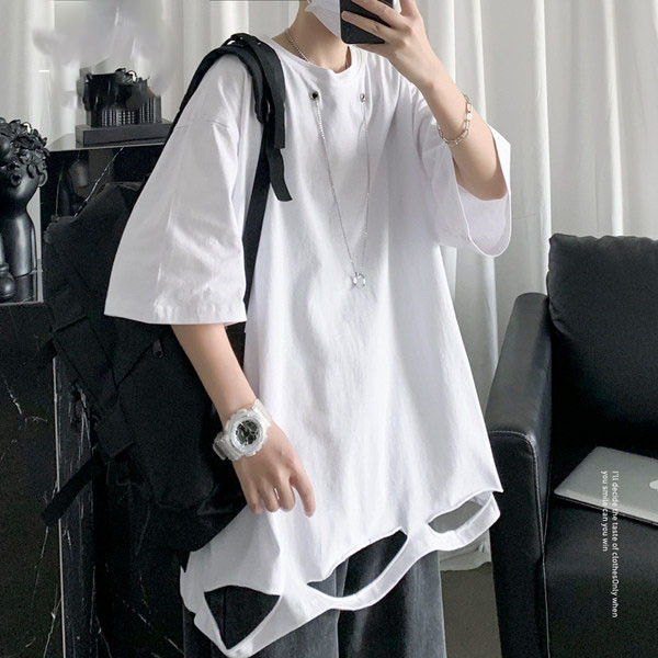 Meeste lai T-särk väljalõigatud osadega