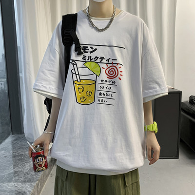 Φαρδύ μπλουζάκι με έγχρωμο απλικέ και οβάλ ντεκολτέ