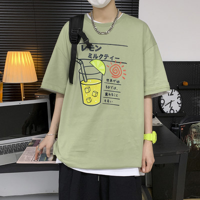 Φαρδύ μπλουζάκι με έγχρωμο απλικέ και οβάλ ντεκολτέ