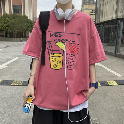 Φαρδύ μπλουζάκι με έγχρωμο απλικέ και οβάλ ντεκολτέ