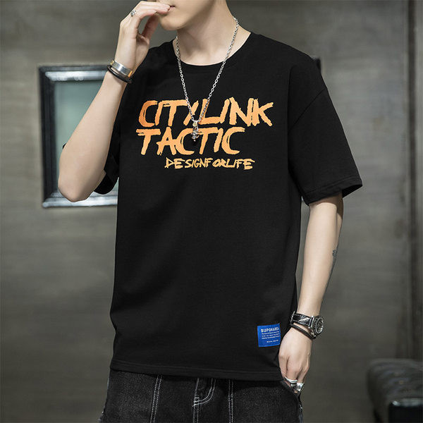 Laia mustri ja lühikeste varrukatega meeste T-särk