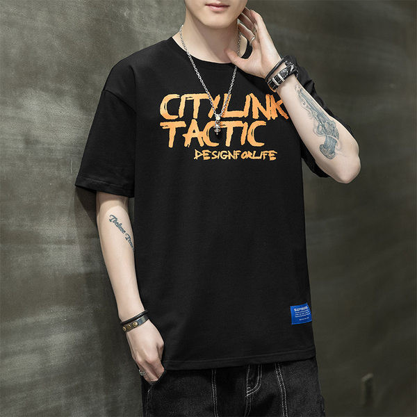 Laia mustri ja lühikeste varrukatega meeste T-särk