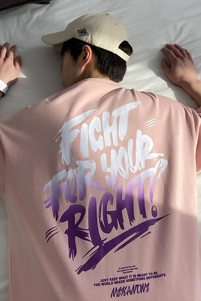 Meeste T-särk kirjade ja lühikeste varrukatega – lai mudel