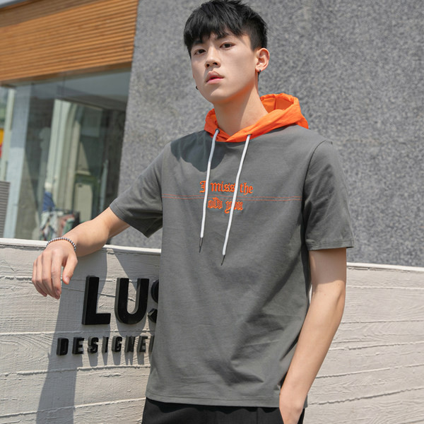 Juhuslik meeste pluus kapuutsiga ja lühikeste varrukatega