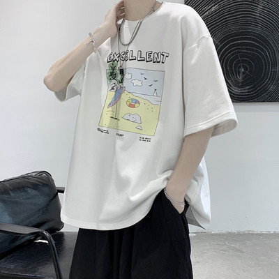 Casual T-särgi lai aplikatsiooniga mudel