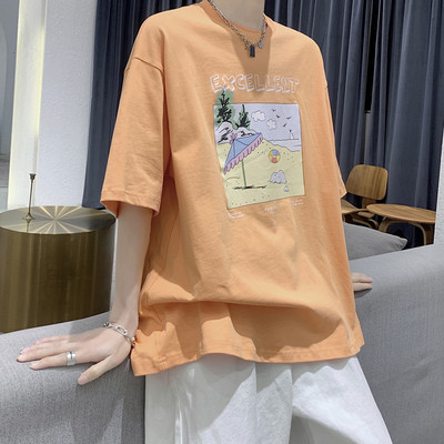 Casual T-särgi lai aplikatsiooniga mudel