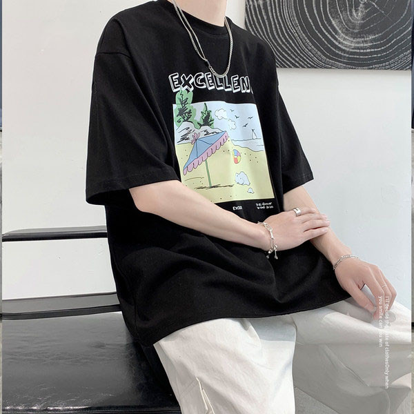 Casual T-särgi lai aplikatsiooniga mudel