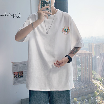 Ανδρικό μπλουζάκι με χρωματιστό απλικέ στο πίσω μέρος