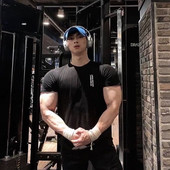 Meeste pealdistega spordit-särk