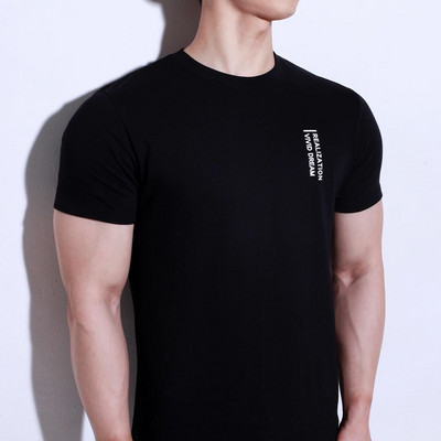 Meeste pealdistega spordit-särk