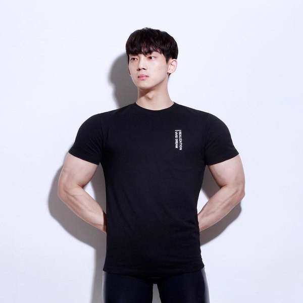 Meeste pealdistega spordit-särk