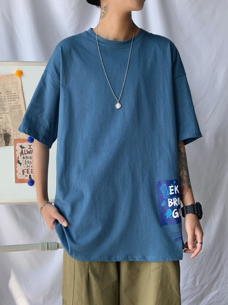 Meeste aplikatsiooni ja lühikeste varrukatega t-särk