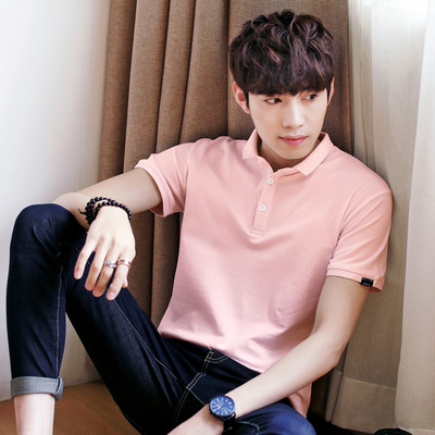 Ühevärviline lühikeste varrukate ja klassikalise kraega meeste pluus