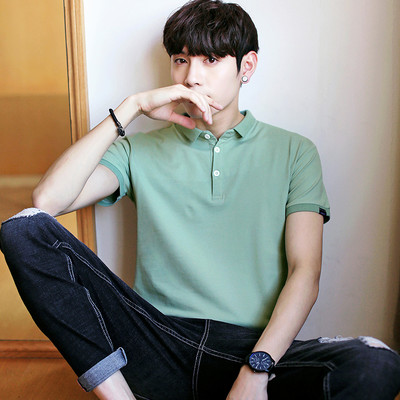 Ühevärviline lühikeste varrukate ja klassikalise kraega meeste pluus