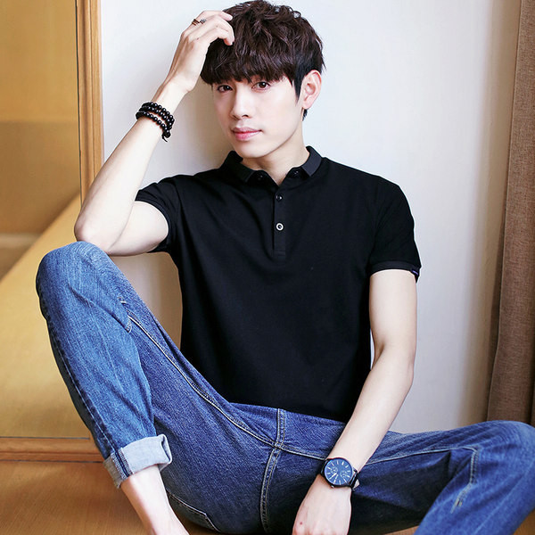 Ühevärviline lühikeste varrukate ja klassikalise kraega meeste pluus