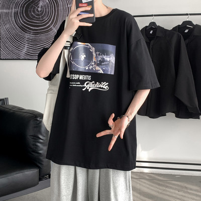 Ανδρικό μπλουζάκι με τύπωμα και κοντά μανίκια