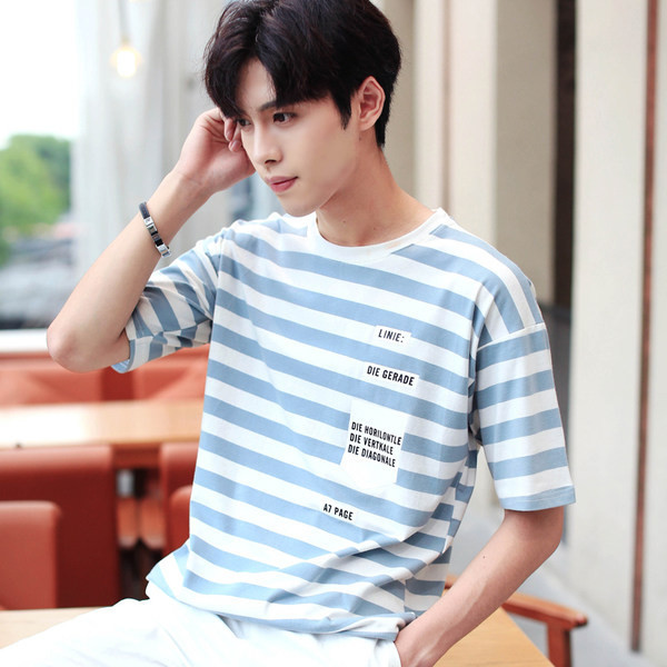 Uue mudeli triibuline ovaalse kaelusega meeste T-särk