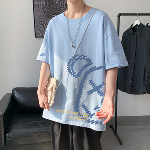 Ανδρικό φαρδύ μπλουζάκι με διάφορες εφαρμογές και 3/4 μανίκια