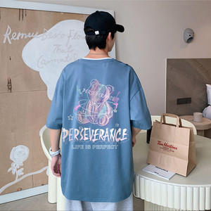 Ανδρικό φαρδύ μπλουζάκι με διάφορες εφαρμογές και 3/4 μανίκια