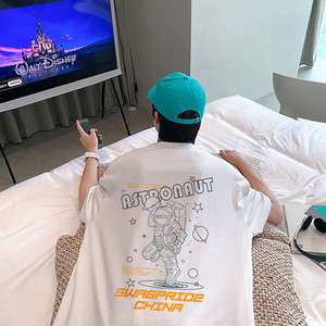 Ανδρικό φαρδύ μπλουζάκι με διάφορες εφαρμογές και 3/4 μανίκια