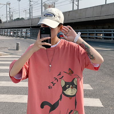 Lühikeste varrukate ja kassipoegade aplikatsiooniga meeste T-särk