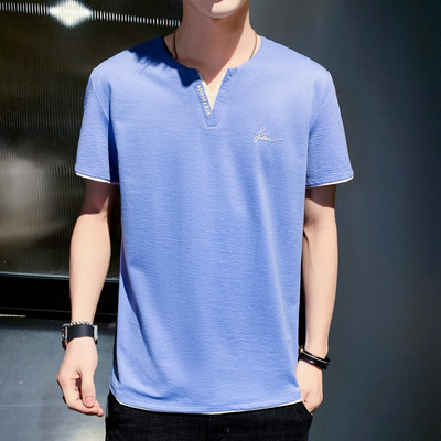 Stiilne meeste lühikeste varrukate ja V-kaelusega T-särk