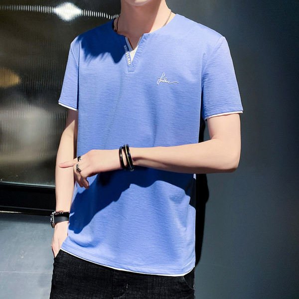 Stiilne meeste lühikeste varrukate ja V-kaelusega T-särk