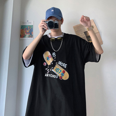 Широка тениска с апликация и къс ръкав