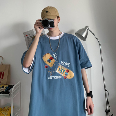 Широка тениска с апликация и къс ръкав