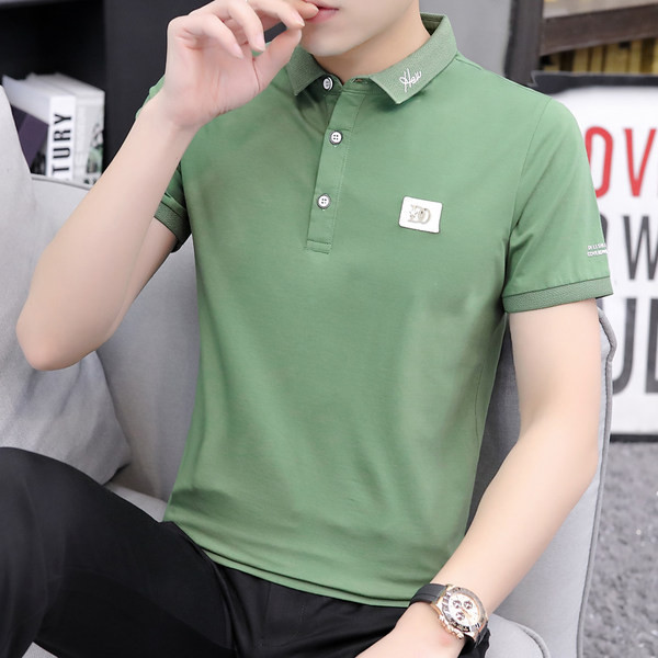 Klassikalise krae ja embleemiga vabaaja meeste pluus