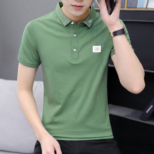 Klassikalise krae ja embleemiga vabaaja meeste pluus