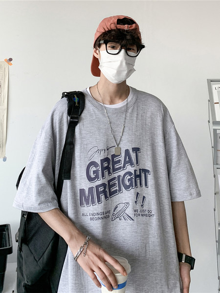 Casual T-särk kirjade ja lühikeste varrukatega - meestele