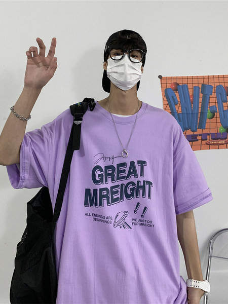 Casual T-särk kirjade ja lühikeste varrukatega - meestele