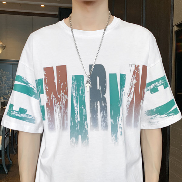 Ανδρικό μπλουζάκι φαρδύ μοντέλου με κοντά μανίκια και έγχρωμη επιγραφή