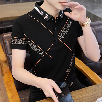 Meeste lühikeste varrukatega V-kaelus ja nööpidega T-särk