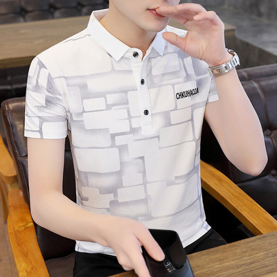 Meeste lühikeste varrukatega V-kaelus ja nööpidega T-särk