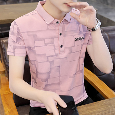 Meeste lühikeste varrukatega V-kaelus ja nööpidega T-särk