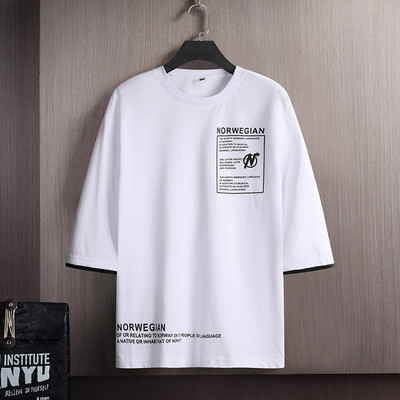 Meeste aplikatsiooni ja lühikeste varrukatega t-särk